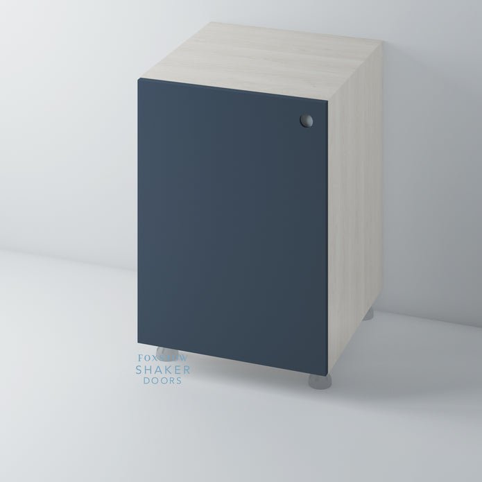 Painted, Flat Panel Door with Disc Insert for HOWDENS - Foxstow